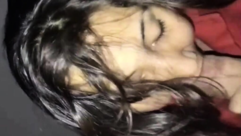 Azgın Şirin Evde Sevgilisine Sakso Çekip Sonrada Üzerine Çıkıp Sikişiyor