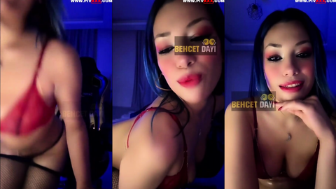 Tango Serenay Okay Mavi Saçlı Webcamde Kırmızı İç Çamaşırıyla Poz Veriyor Kıvrılıyor