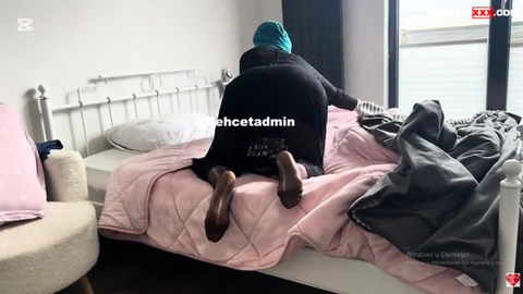 Türbanlı Fatma ile her telden azgın pozlar ve teşhir