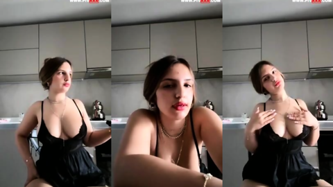 Tuğçe Tusem mutfakta seksi elbisesiyle göğüslerini sergiliyor