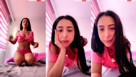 Tango Pabirli pembe tangasıyla yatakta kıvranıyor