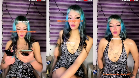 İremsu Tango mavi saçlarıyla webcamde