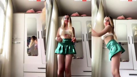 Semfunny sarışın hatun ayna karşısında mini eteğiyle şov yapıyor