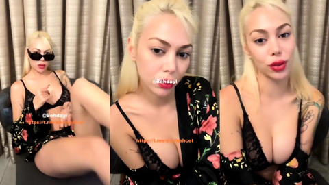 Şeydanur Tunç webcam karşısında soyunup parmaklıyor