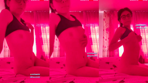 ayça çağan onlyfans videosunda çıplak yatakta poz verip amını açıyor