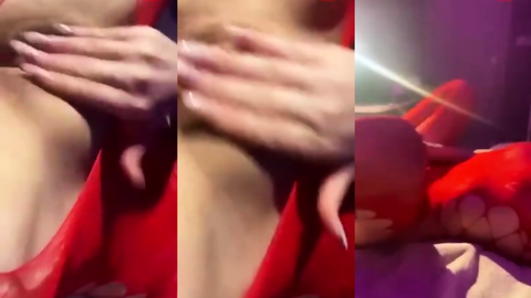 semfunny tango'da amını açıp parmaklıyor ve dildoyla zevke geliyor