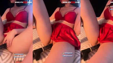beyaz şarap tangoda dildoyla amını doldurup inliyor