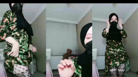 türbanlı boncuk tangoda götünü gösterip amını okşuyor