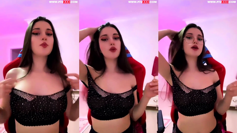 zeynepiksy tangoda lolipop yalayıp saçını okşuyor
