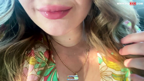 mayamartinni onlyfans'ta elbisesini açıp memelerini gösteriyor