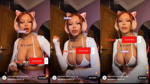 Yeahmur webcam'de kedi kulaklarıyla azgın pozlar veriyor