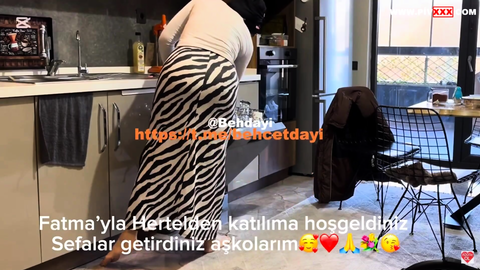 Fatma ile Her Telden evi temizlerken götünü sergiliyor