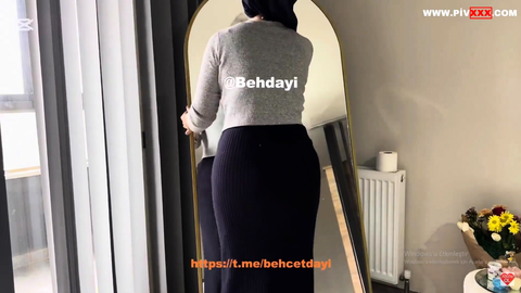 Fatma ile Her Telden türbanlı ev temizliğinde kalçalarını sergiliyor