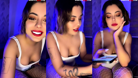 tango doa memelerini sıkıp telefonla azgın poz veriyor
