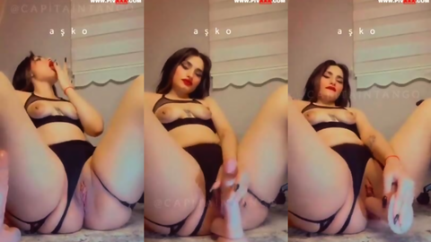 ayda tangoda amını açıp dildo sokuyor