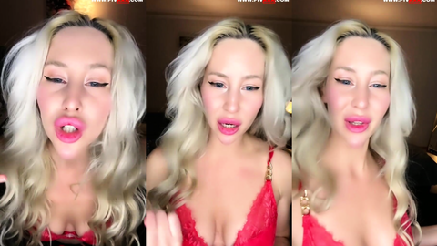 ulyana canlıda seksi iç çamaşırıyla dans edip poz veriyor