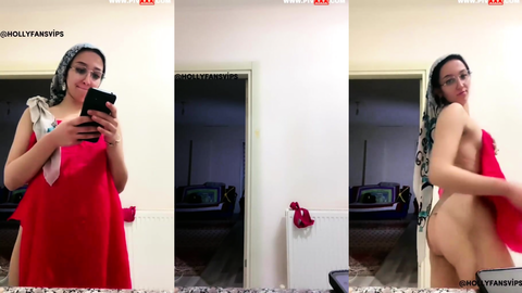 neon pembe türbanlı halde memelerini açıp kalçalarını gösteriyor