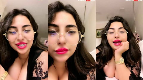 vera tangoda memelerini sıkıp kalçalarını açıyor
