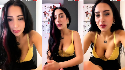 tango pabirli tangoda memelerini gösterip konuşuyor