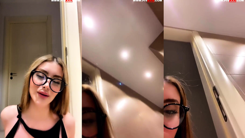 celine tango gözlüklü sarışın memelerini açıp kalçasını elliyor