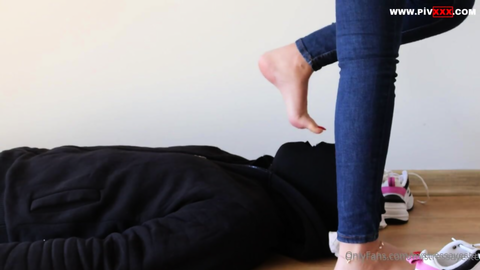 Foot slave clip