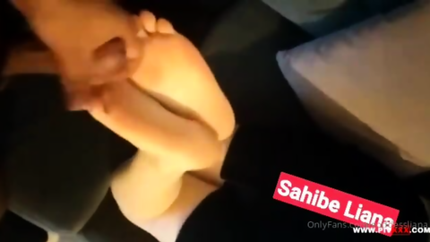 Sahibe Liana femdom video ayaklarına boşalıyor