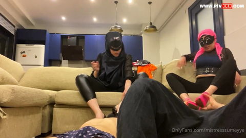 Two mistress, two slave heels fetish, spitting session!