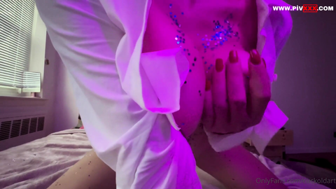 Cuckoldart Ifşa Bacaklarını Simleyip Amına Dildo Soktu